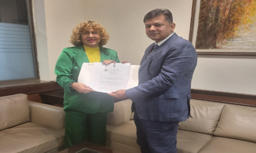 Embajadora de Venezuela ante la India presentó Copias de Estilo