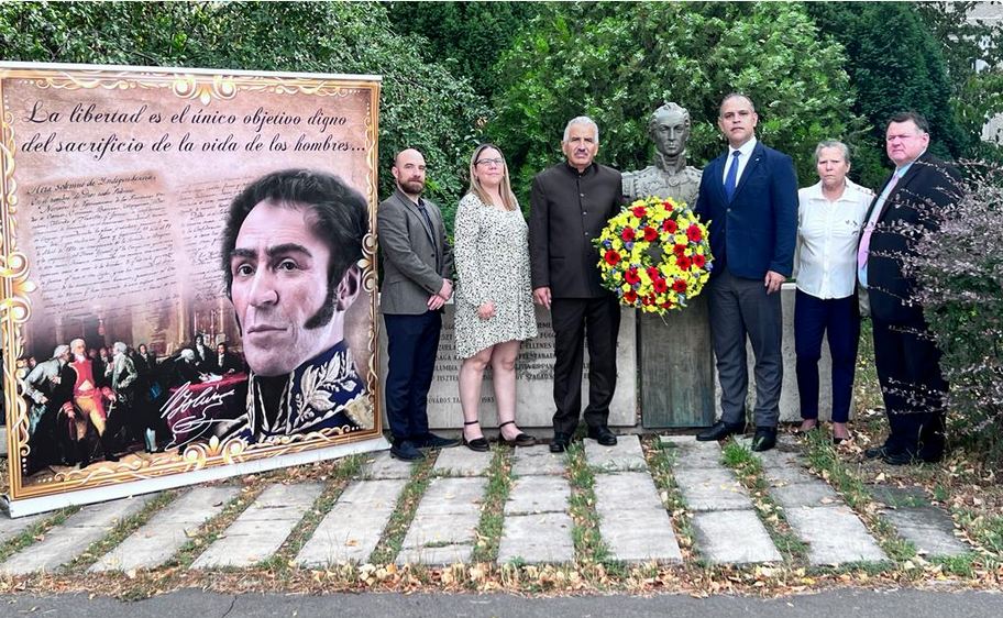 Embajada de Venezuela en Hungría rinde honores al Libertador Simón Bolívar por su natalicio